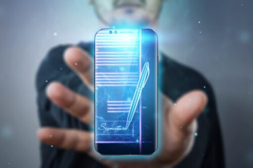 la firma elettronica realizzata in app per sottoscrivere documenti aziendali