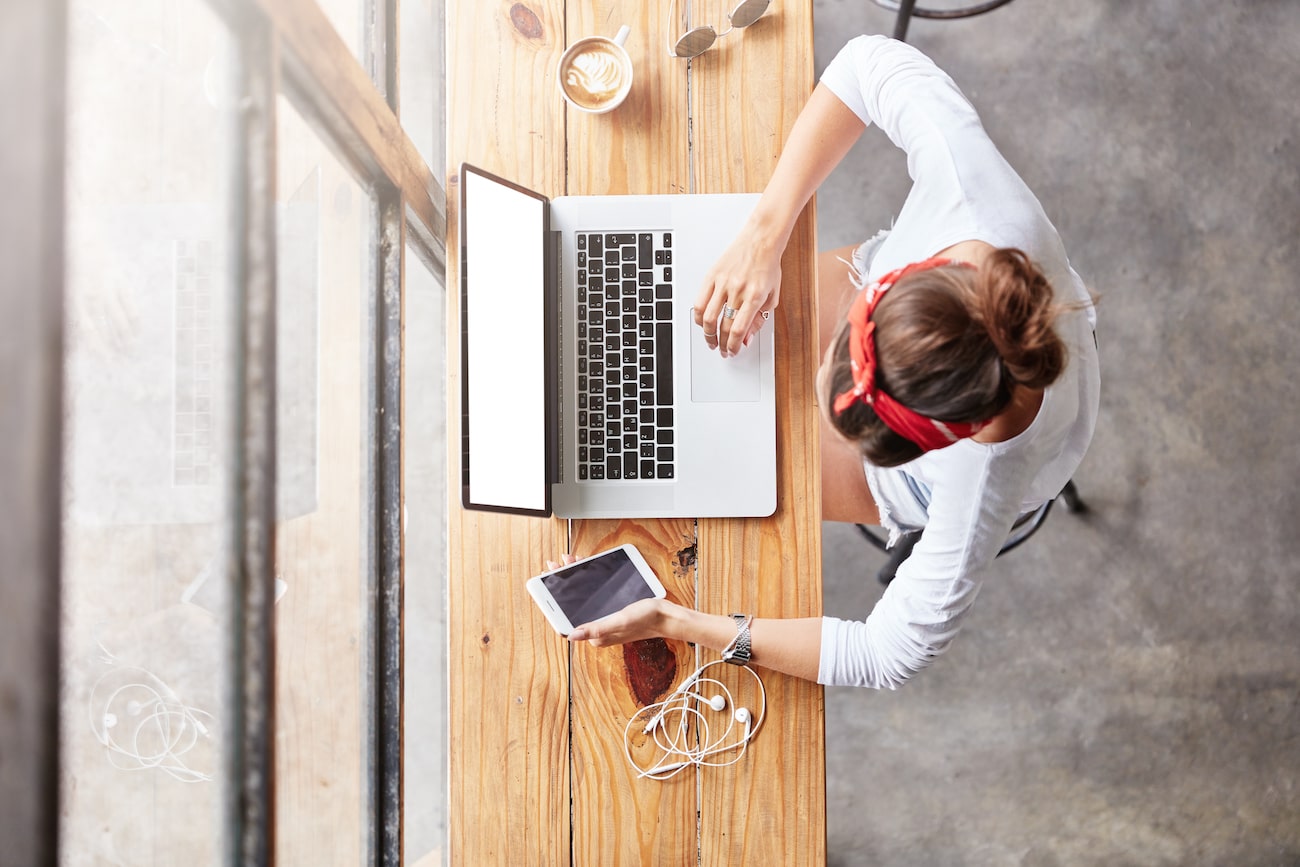 smart working significato: lavoratrice da remoto