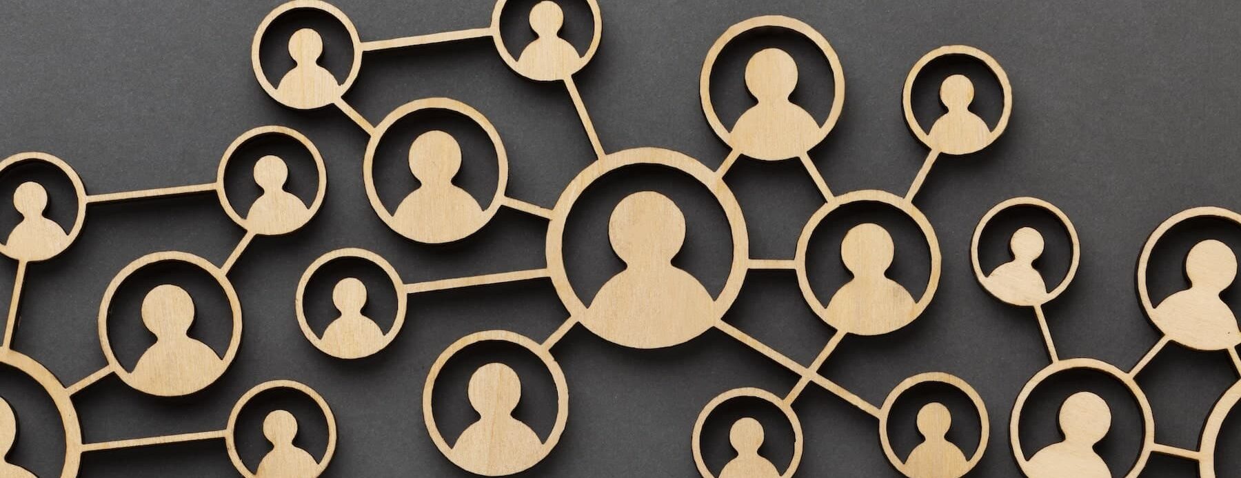 people manager management: persone connesse da un filo