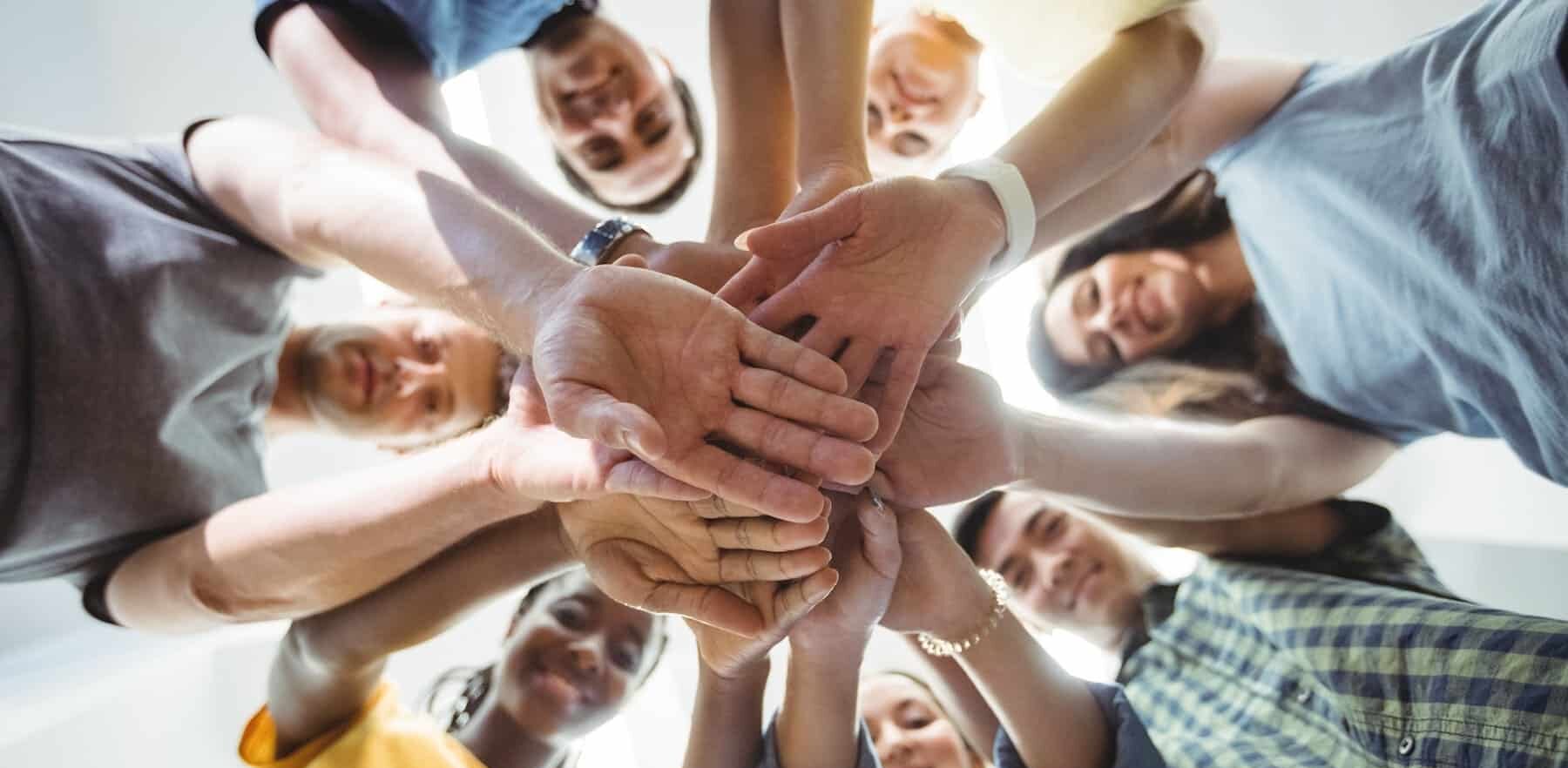 risorse umane cosa sono: persone che uniscono le mani